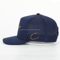 Hombres personalizados 5 Panel azul marino Bordado Bordado Logotipo Perforado láser Holón de corte Sombrero de béisbol perforado, tapa de deporte impermeable